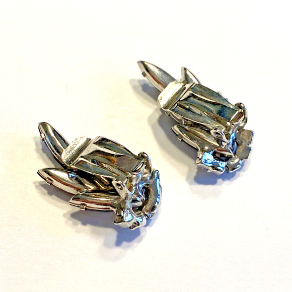 Clip On Earrings Silvertone Smoky Black Marquis Rhinestones Vintage Mid Century - Picture 6 of 6